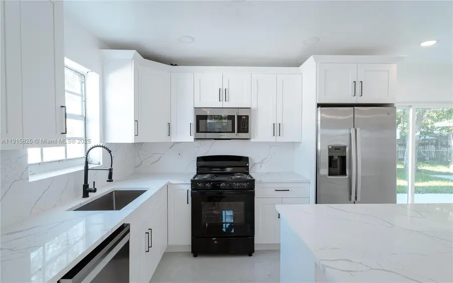 1360 SW 6th Ter, Deerfield Beach, FL 33441 - Image #2