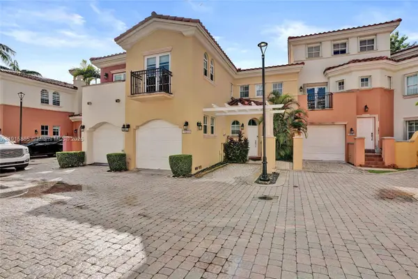 18450 NE 30th Pl, Aventura, FL 33160