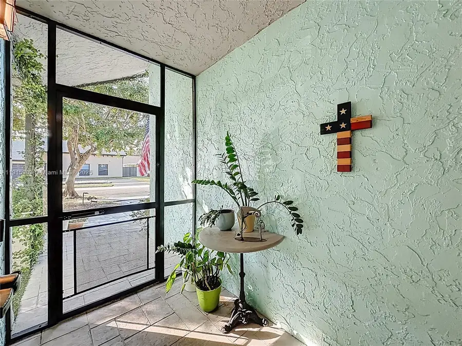 2321 NW 102nd Way, Pembroke Pines, FL 33026 - Image #2