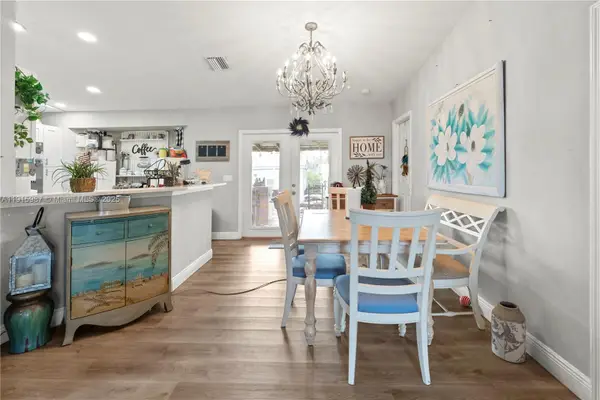 302 Floyd Ave S, Naples, FL 33976