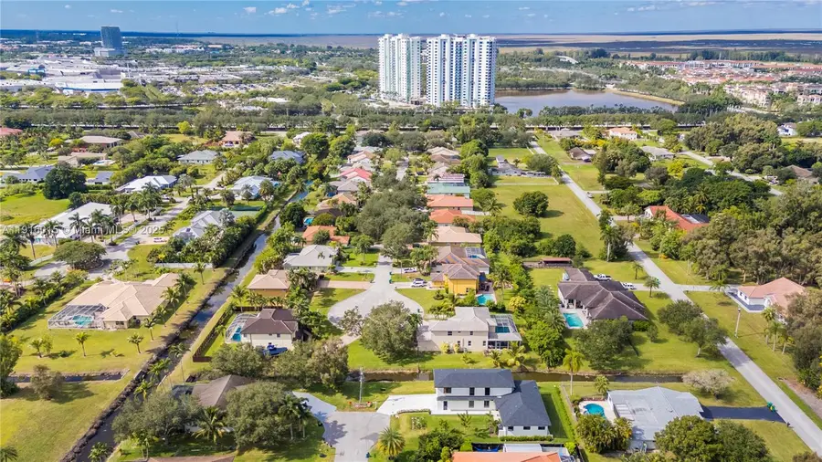 12061 NW 26th St, Plantation, FL 33323 - Image #3