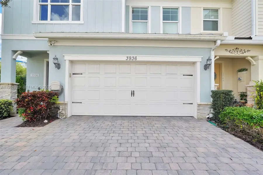 3936 Mahogany Ln, Hollywood, FL 33021 - Image #2
