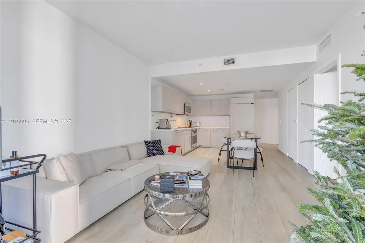 55 SW 9th St #2610, Miami, FL 33130 - Image #1