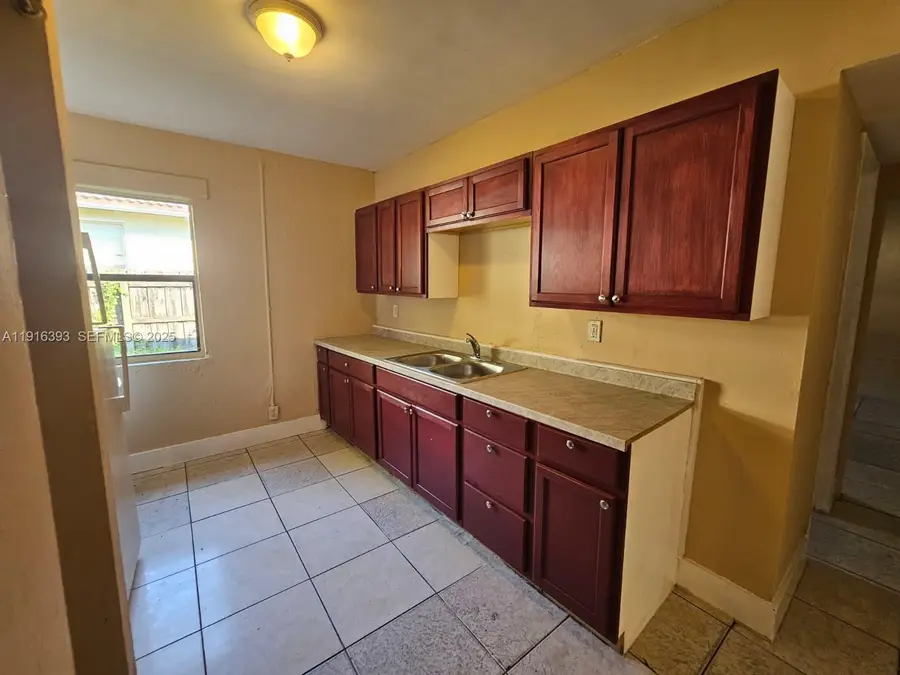 2712 NW 14th St, Fort Lauderdale, FL 33311 - Image #2