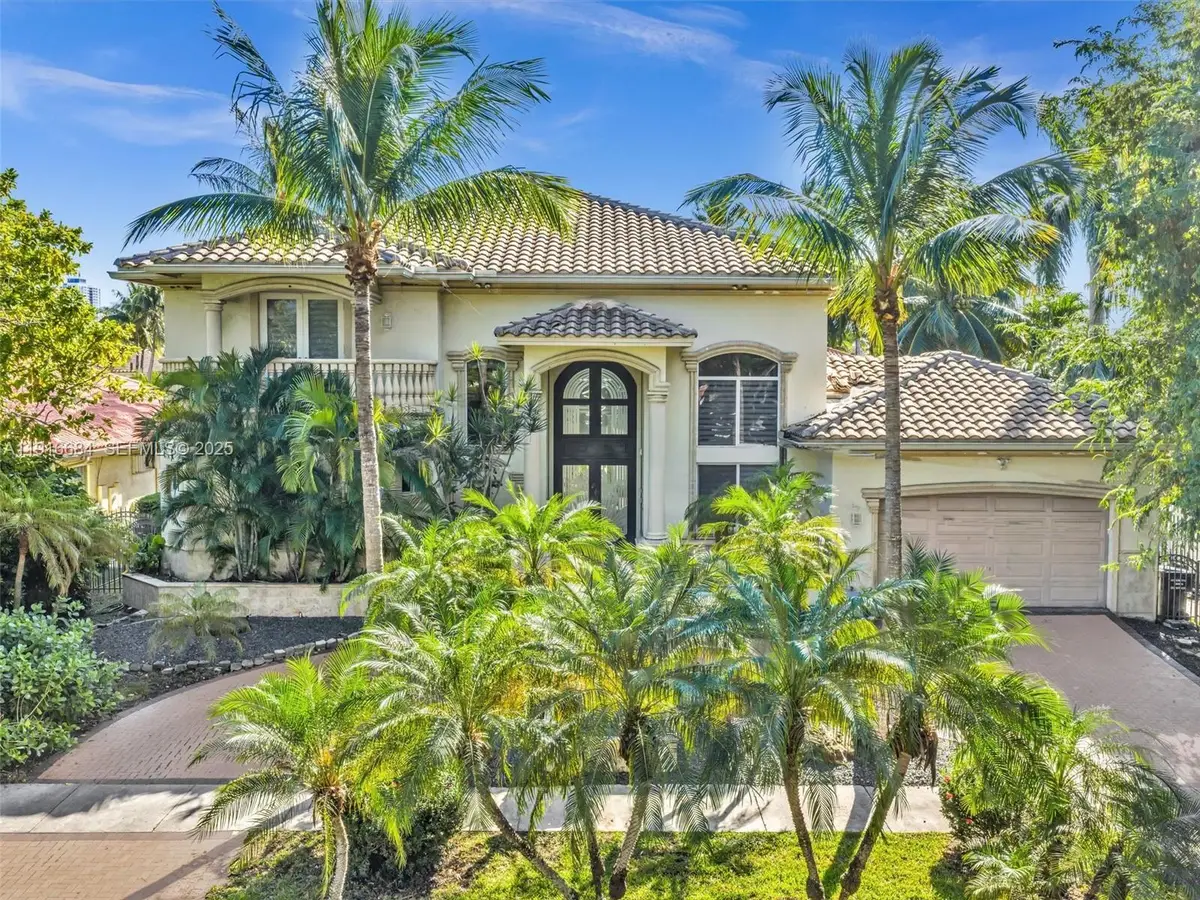 922 Washington St, Hollywood, FL 33019 - Image #1