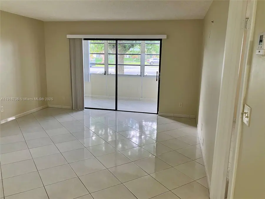 4270 NW 40th St #103, Lauderdale Lakes, FL 33319 - Image #3