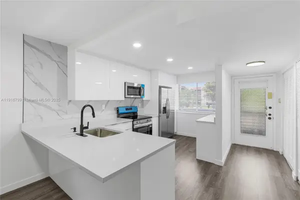 3591 Inverrary Dr #203, Lauderhill, FL 33319