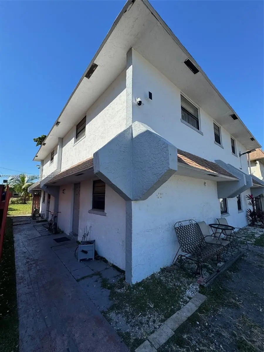 1741 SW 40th Ter, Fort Lauderdale, FL 33317 - Image #2