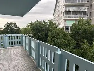 4001 Hillcrest Dr #416, Hollywood, FL 33021