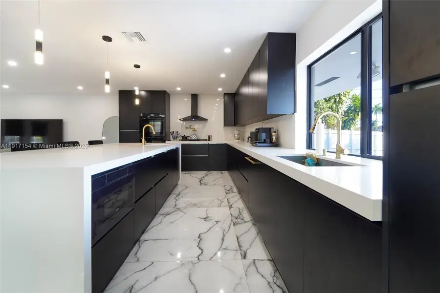 1850 NE 199th St, Miami, FL 33179 - Image #3