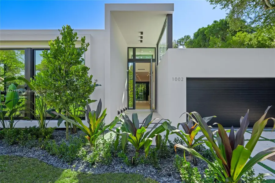 1002 NE 117th St, Biscayne Park, FL 33161 - Image #2