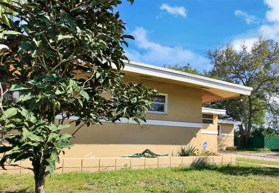 18701 NW 39th Ct, Miami Gardens, FL 33055 - Image #2