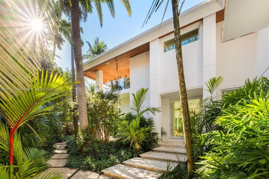 7150 W Lago Dr, Coral Gables, FL 33143 - Image #2