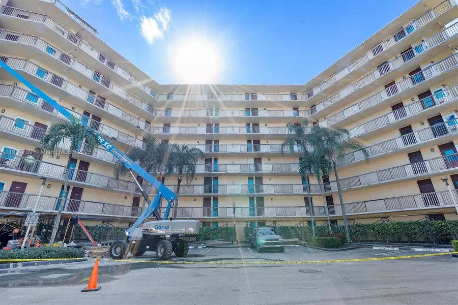 3101 N Country Club Dr #504, Aventura, FL 33180 - Image #2