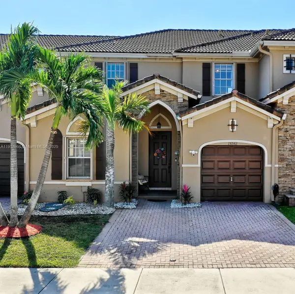 15242 SW 8th Way, Miami, FL 33194