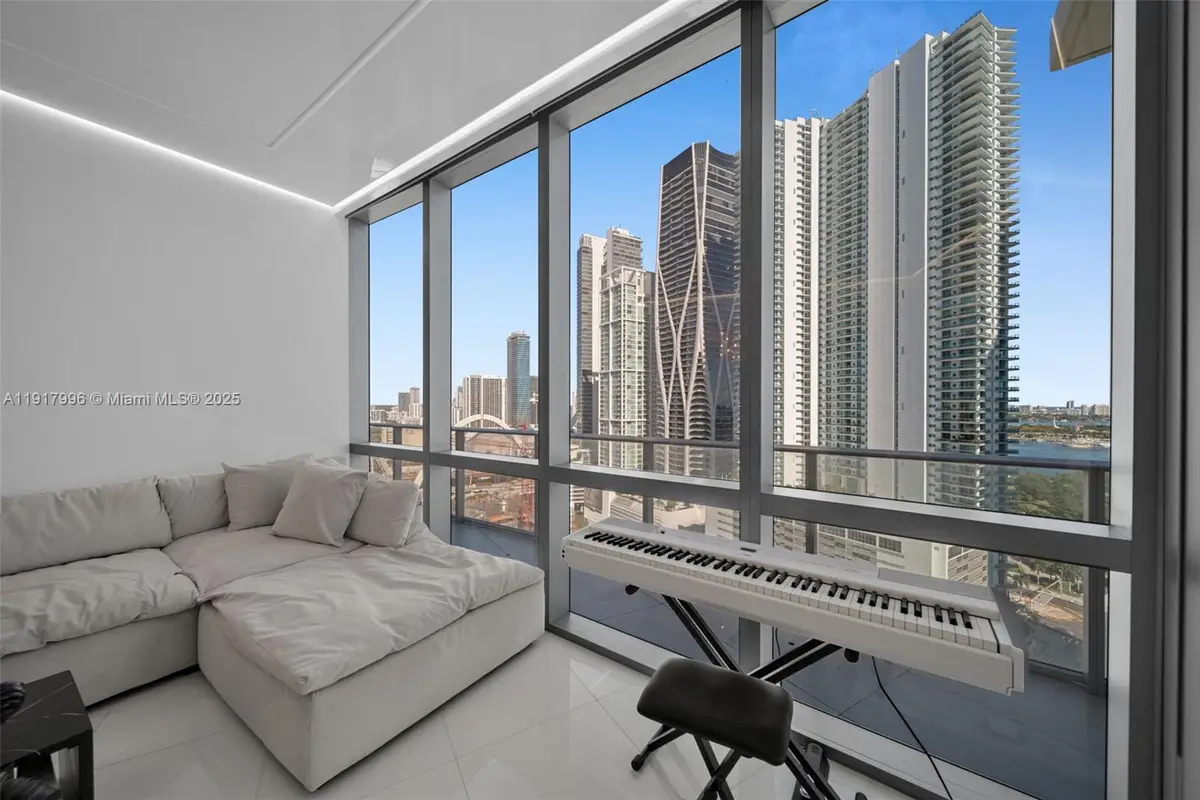 851 NE 1st Ave #2203, Miami, FL 33132 - Image #1
