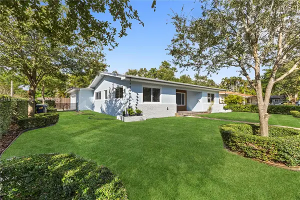 8910 NE 9th Ct, Miami, FL 33138