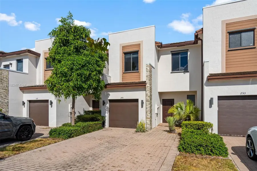 245 NE 210th St, Miami, FL 33179 - Image #2