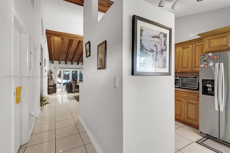 2340 Evergreen Ct, Pembroke Pines, FL 33026 - Image #2