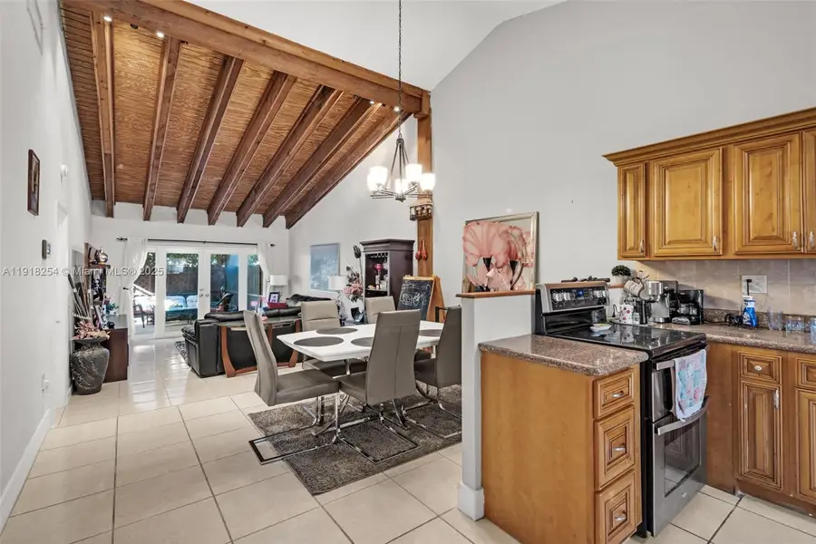 2340 Evergreen Ct, Pembroke Pines, FL 33026 - Image #3