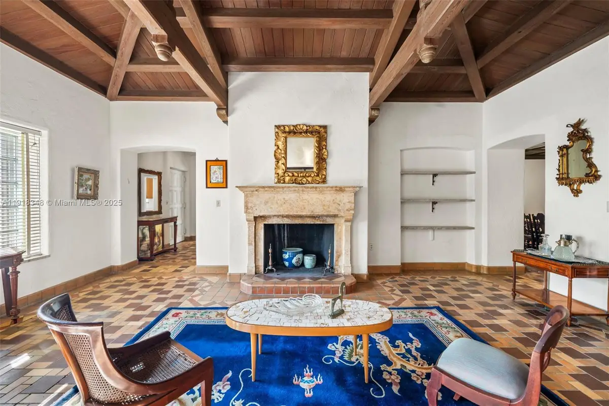 3586 Flamingo Dr, Miami Beach, FL 33140 - Image #1