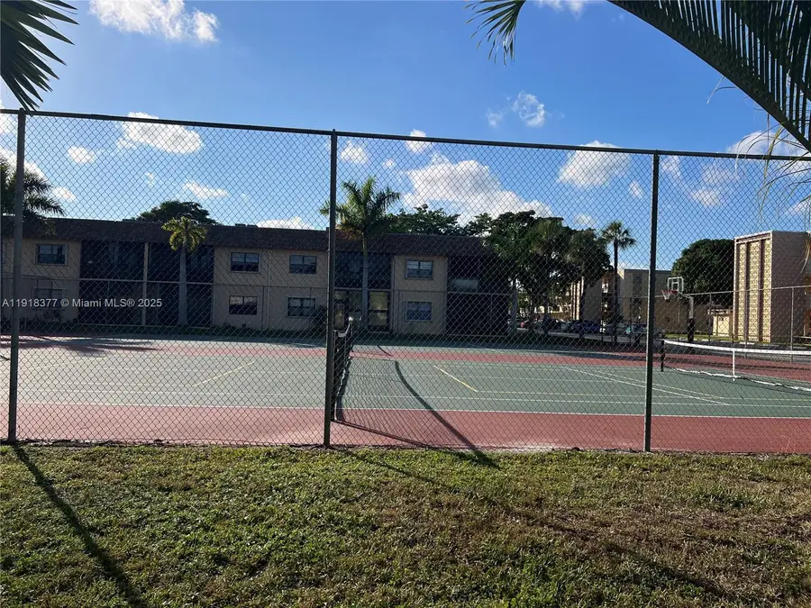 301 Cambridge Rd #211, Hollywood, FL 33024 - Image #3