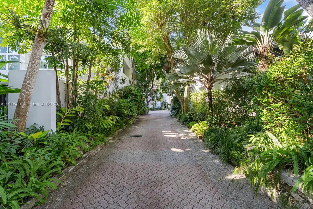 2475 S Bayshore Dr, Miami, FL 33133 - Image #1