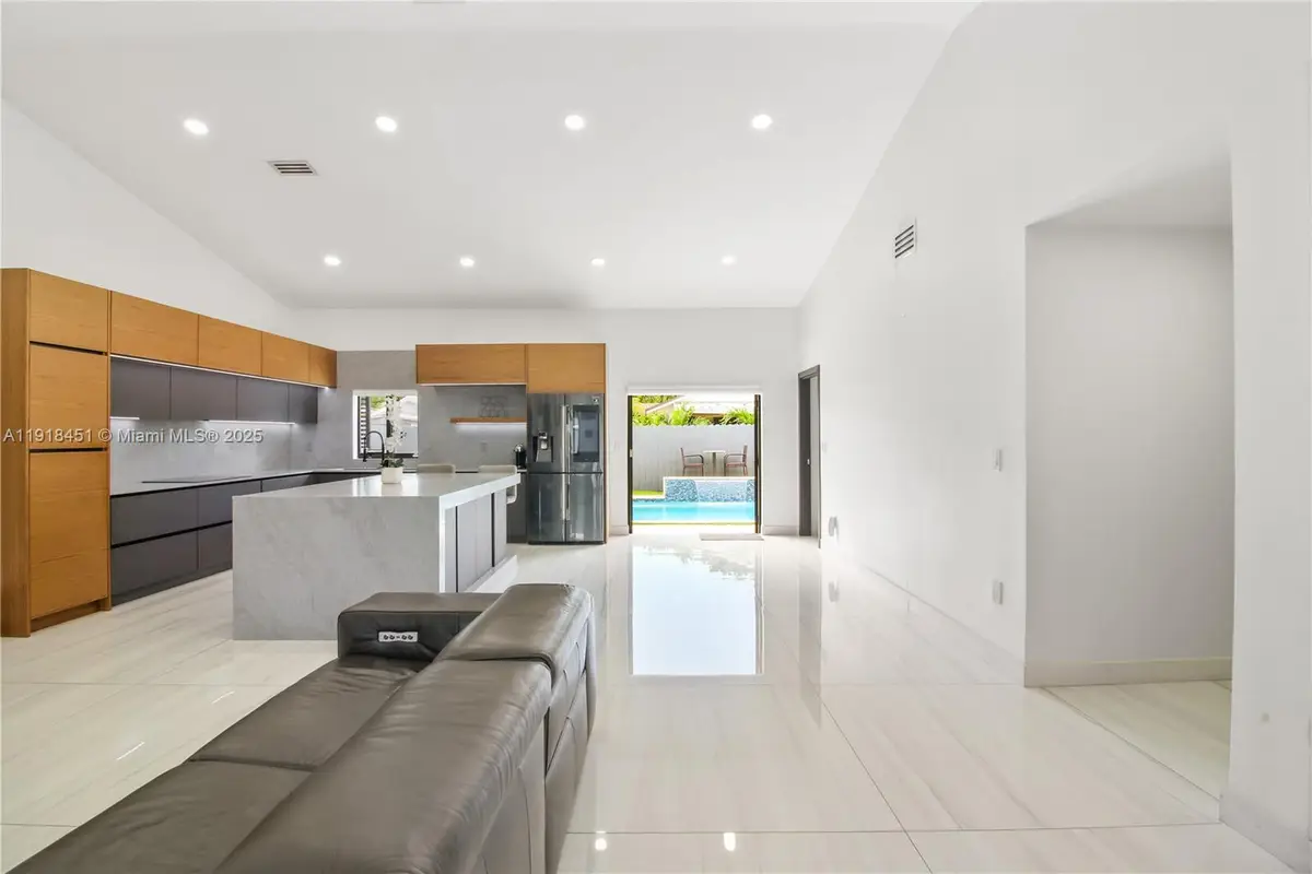 19494 NW 61st Ave, Hialeah, FL 33015 - Image #1