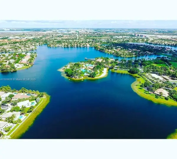 10794 NW 70th St, Doral, FL 33178