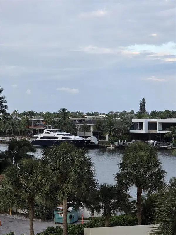 20191 E Country Club Dr #403, Aventura, FL 33180