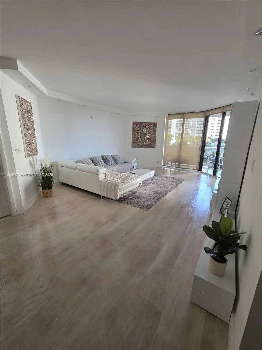 20191 E Country Club Dr #403, Aventura, FL 33180 - Image #2