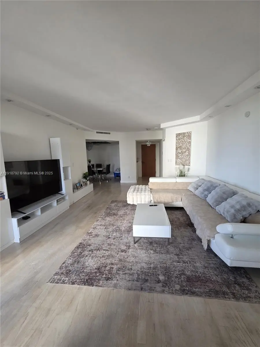 20191 E Country Club Dr #403, Aventura, FL 33180 - Image #3