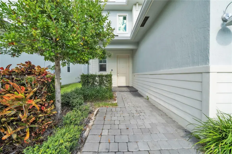 1101 Azul Ct, Deerfield Beach, FL 33064 - Image #3