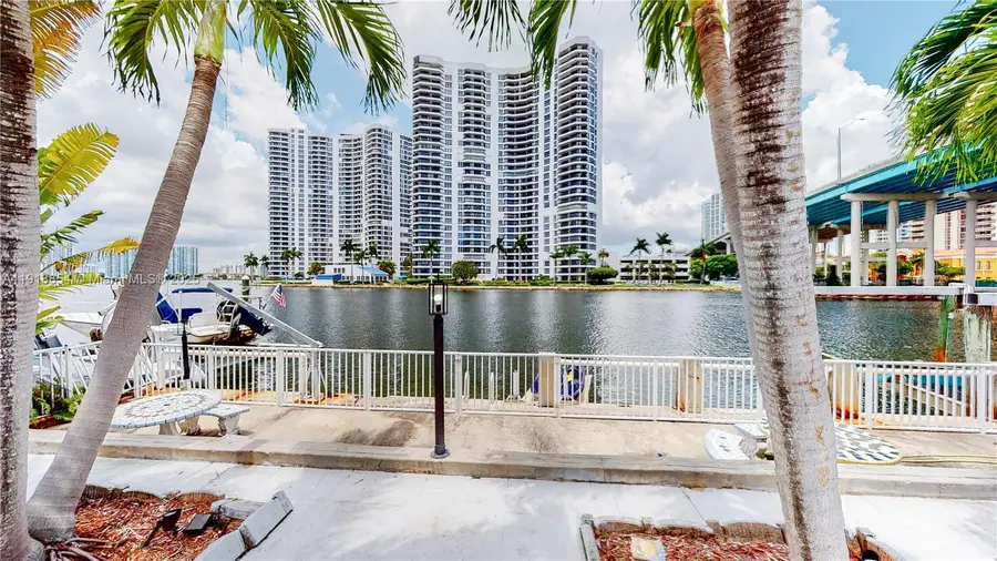 19140 N Bay Rd, Sunny Isles Beach, FL 33160 - Image #2