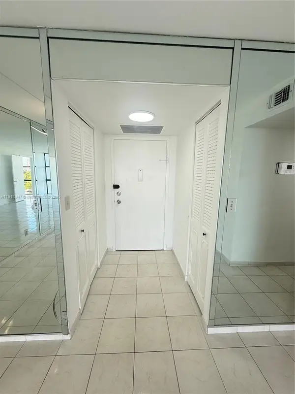 1000 Parkview Dr #701, Hallandale Beach, FL 33009