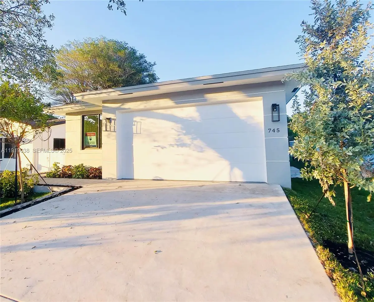 745 NE 36th St, Oakland Park, FL 33334 - Image #1