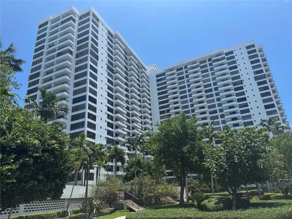 2500 Parkview Dr #1109, Hallandale Beach, FL 33009