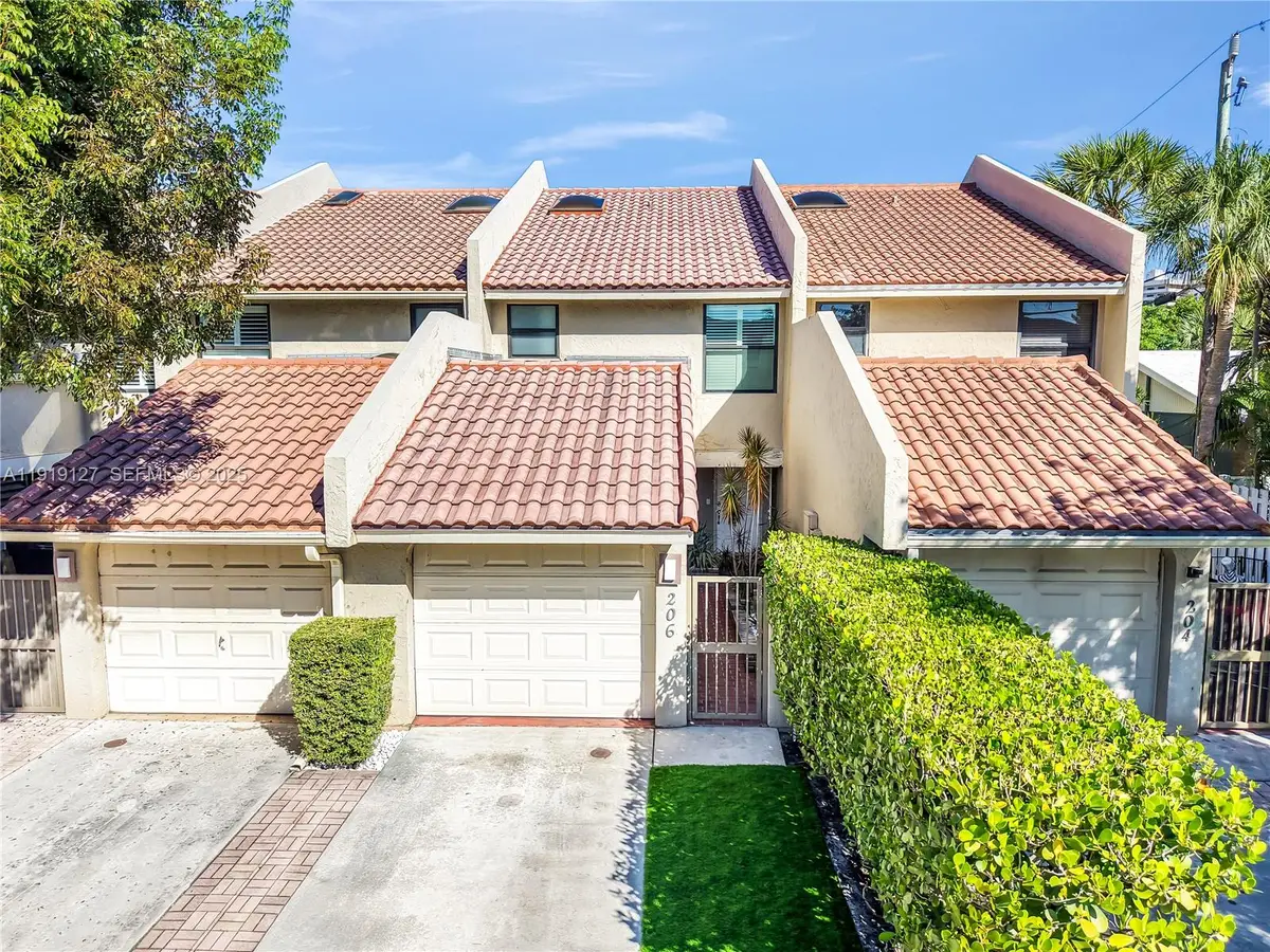 206 Washingtonia Ave, Lauderdale By The Sea, FL 33308 - Image #1