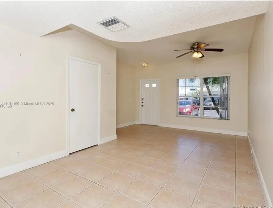 43 Simonton Cir, Weston, FL 33326 - Image #3