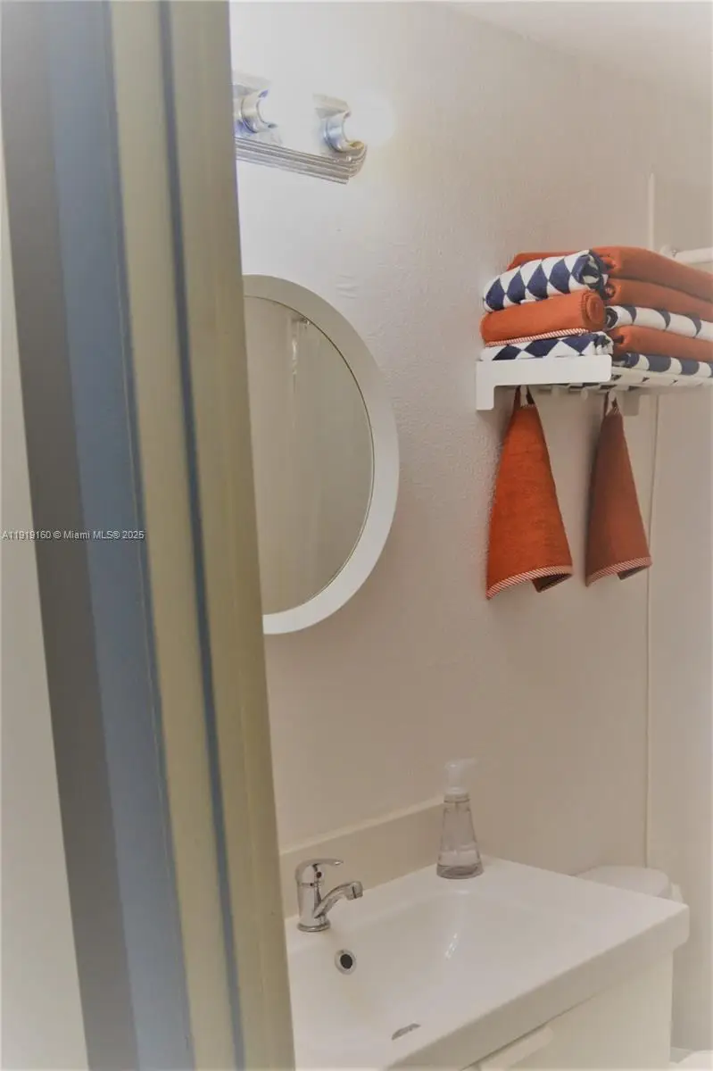 300 74th St #5, Miami Beach, FL 33141 - Image #3