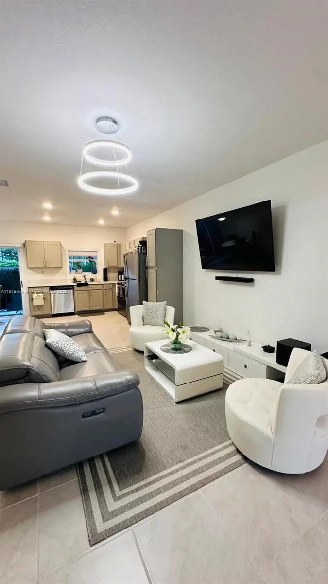 325 NE 1st Dr, Florida City, FL 33034 - Image #2