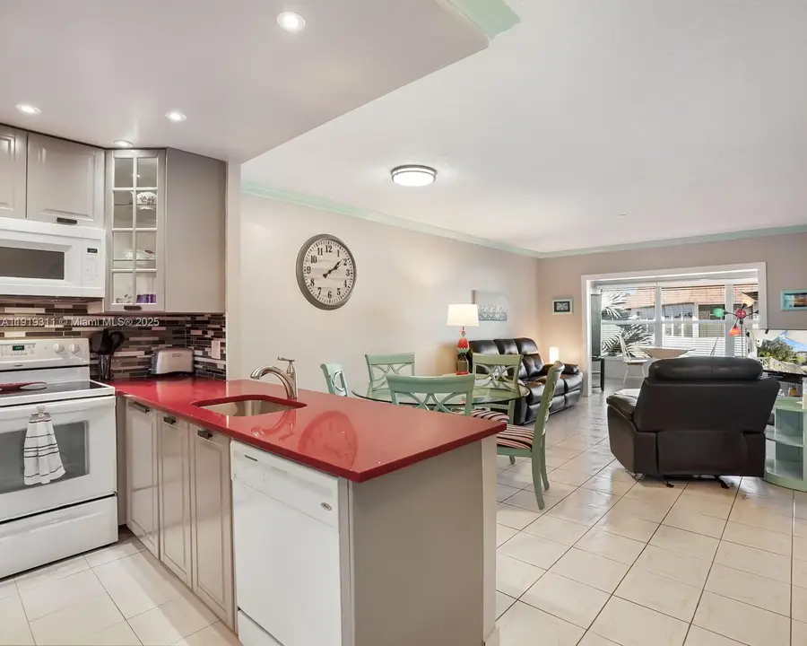 4705 NW 35th St #616, Lauderdale Lakes, FL 33319 - Image #2