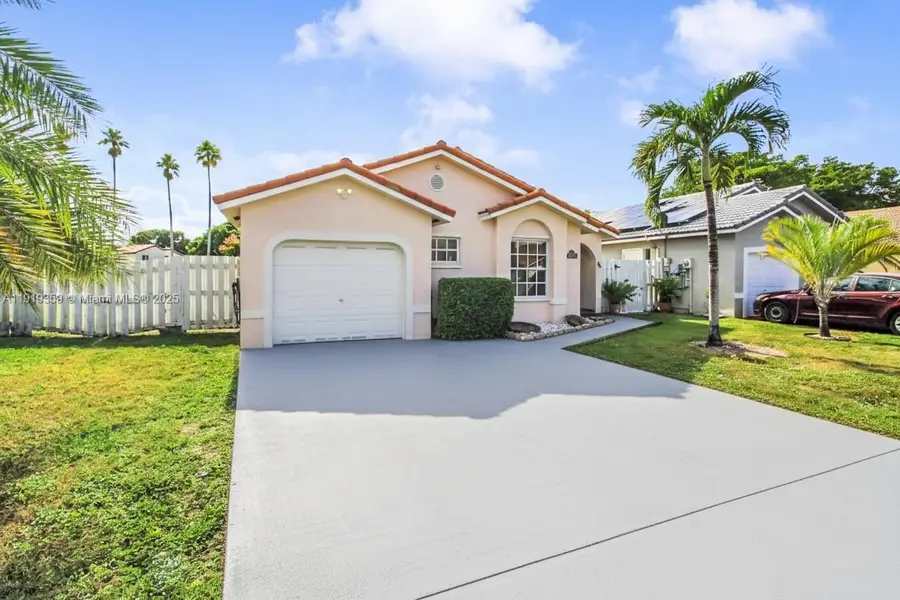6122 NW 181st Terr Cir W, Hialeah, FL 33015 - Image #2