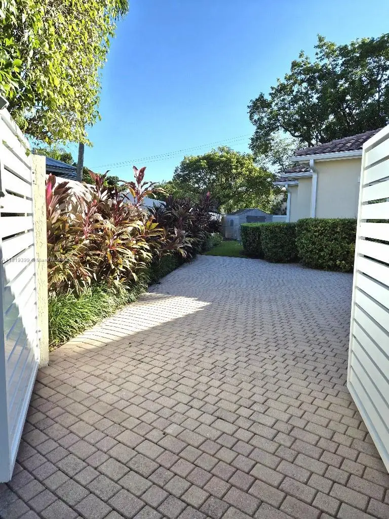 7685 SW 154th St, Palmetto Bay, FL 33157 - Image #3