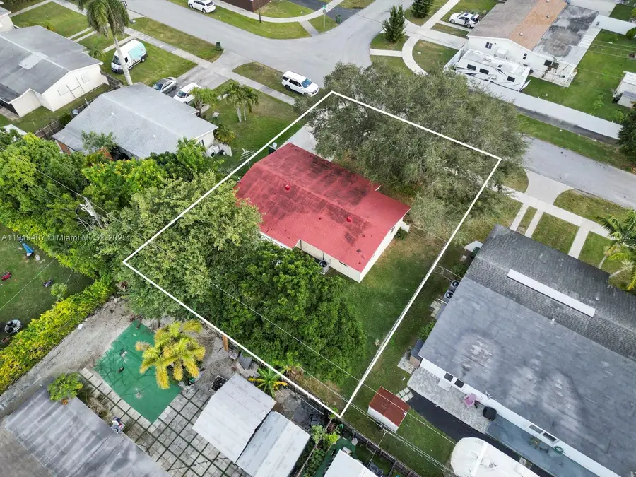 1562 NW 8th Ave, Homestead, FL 33030 - Image #2