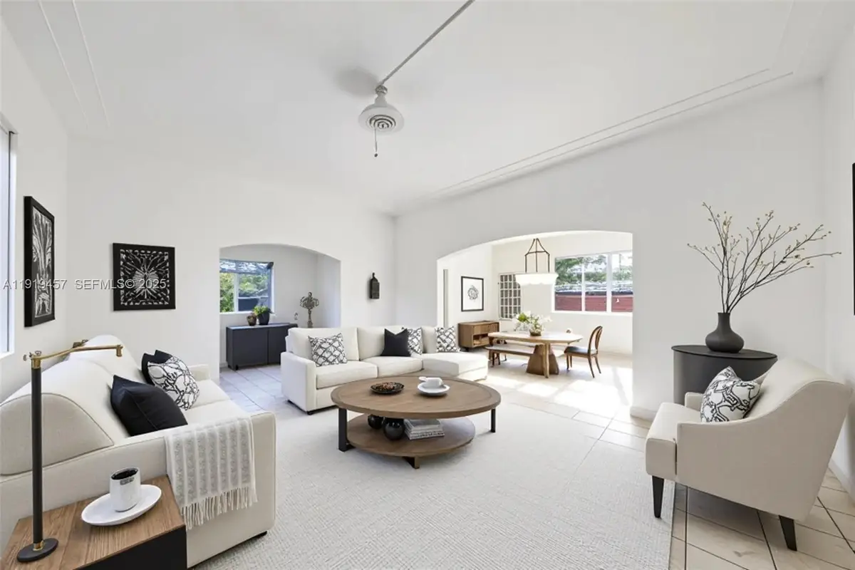 297 Eucalyptus Dr, Hialeah, FL 33010 - Image #1