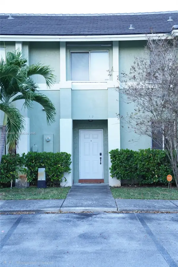 159 Hidden Ct Rd, Hollywood, FL 33023