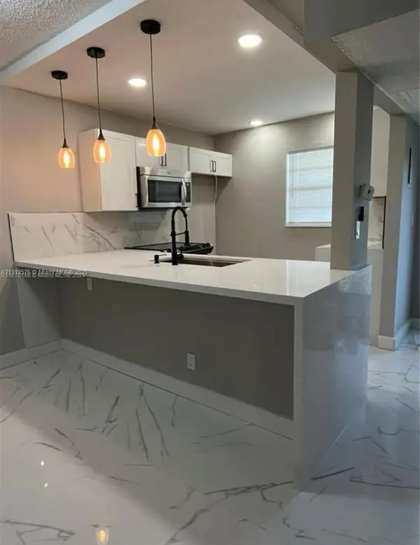 5102 NW 36th St #605, Lauderdale Lakes, FL 33319