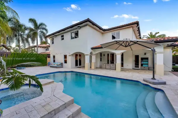 7970 NW 156th Ter, Miami Lakes, FL 33016