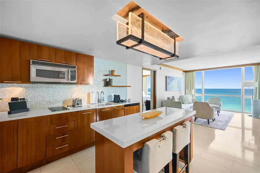 6801 Collins Ave #822(Door) 805 (Legal), Miami Beach, FL 33141 - Image #3